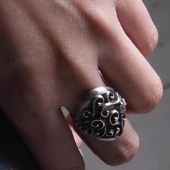 2 Abnormal Sides Vine Of Skull Ring Accessories