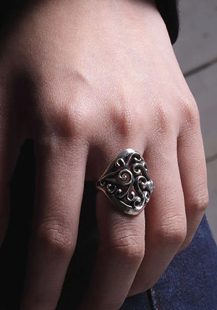 2 Abnormal Sides Vine Of Skull Ring Accessories