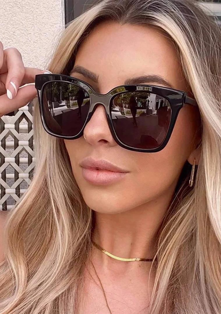 DIFF Eyewear The Great Fantastic Bella Polarized Sunglasses In Black/Grey