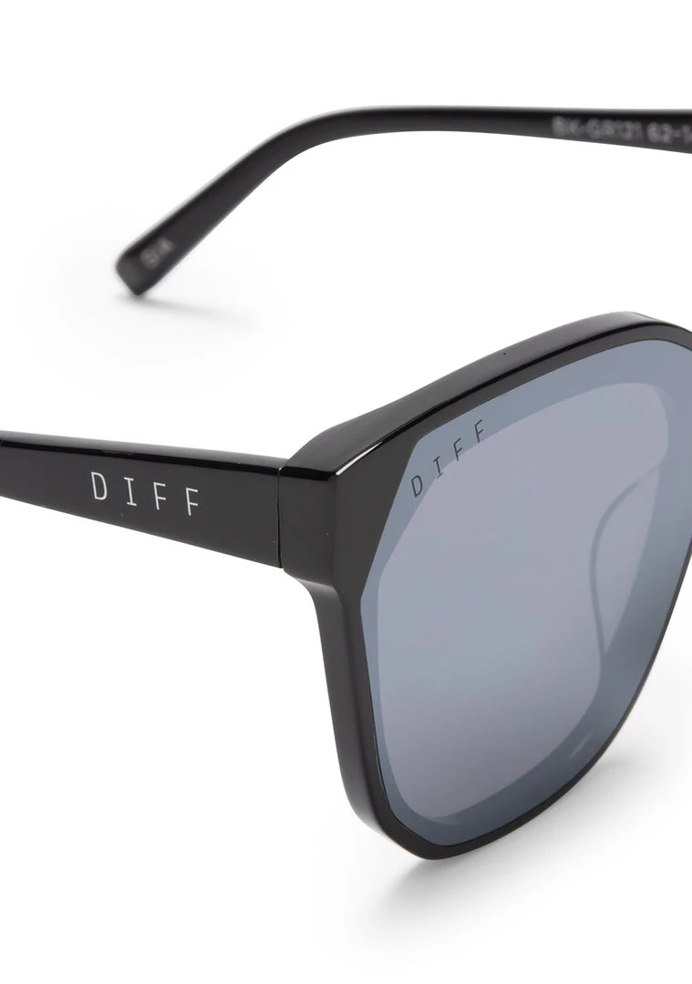 DIFF Eyewear New Gia Sunglasses In Black/Grey Mirror