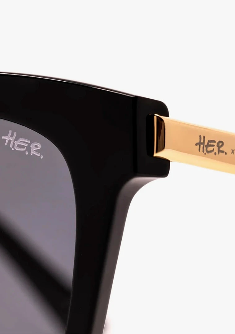 DIFF Eyewear X H.E.R. Bella Sunglasses In Black/Gray The Great Fantastic