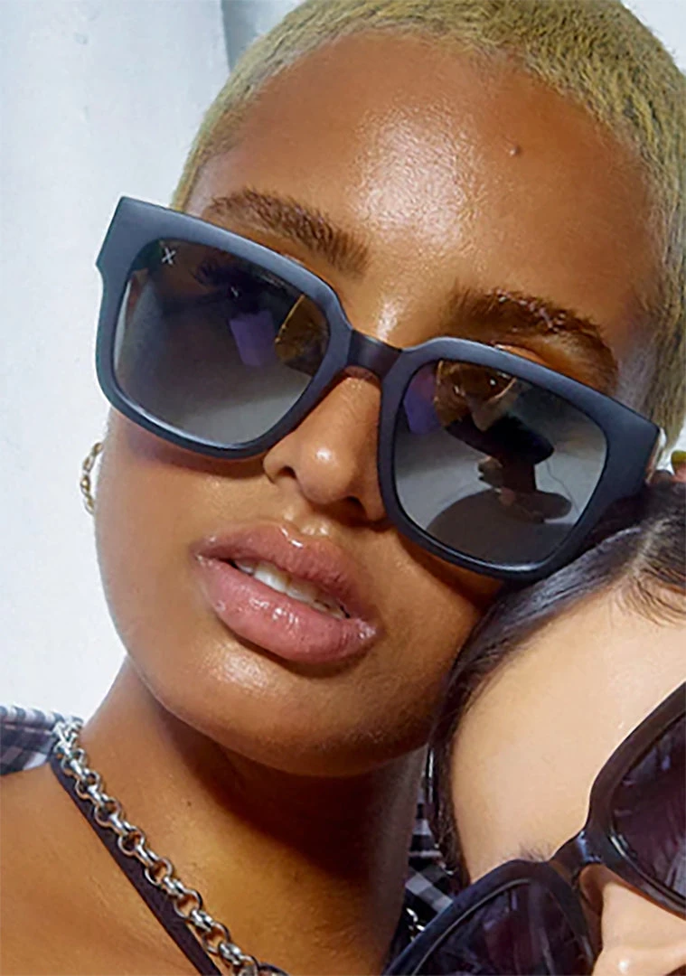 Dime Optics The Great Fantastic Brea Sunglasses In Black/Grey Mirror